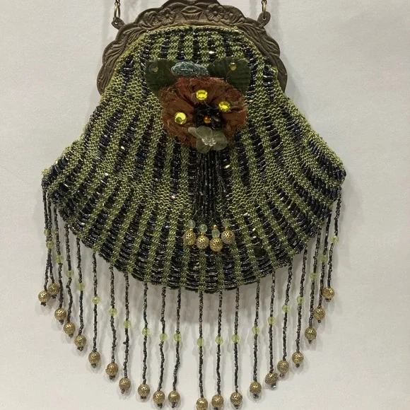 WAYNE KLESKI GREEN BEADED PURSE - Picture 2 of 13